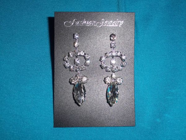 Brinco Pedras de Strass com Gota Cristalina